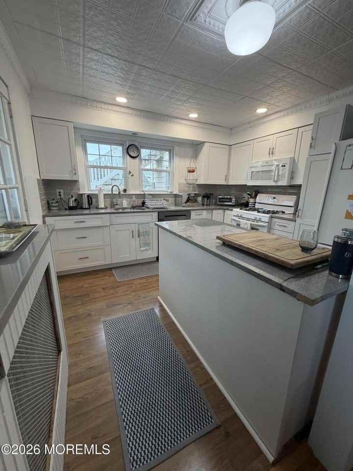 67 E St - Photo 5 of 26