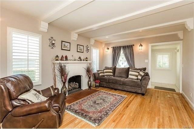 2530 S Bentley Ave - Photo 6 of 26