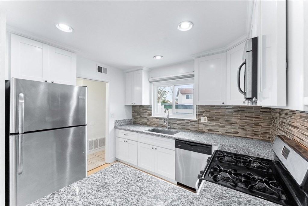 8242 Henderson Grn - Photo 7 of 17