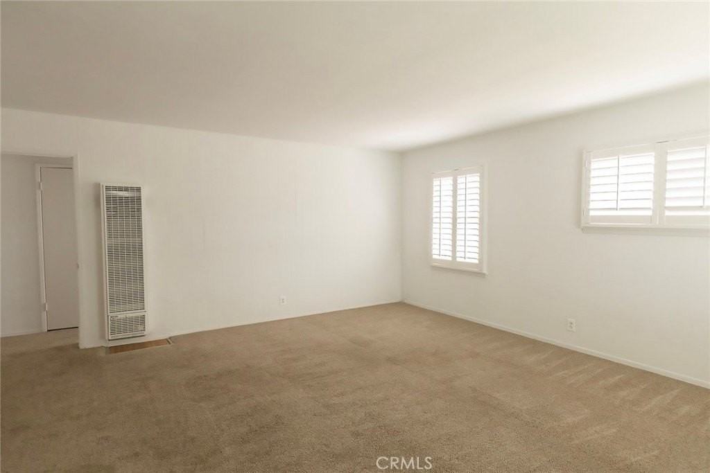 22010 Ocean Ave - Photo 3 of 24