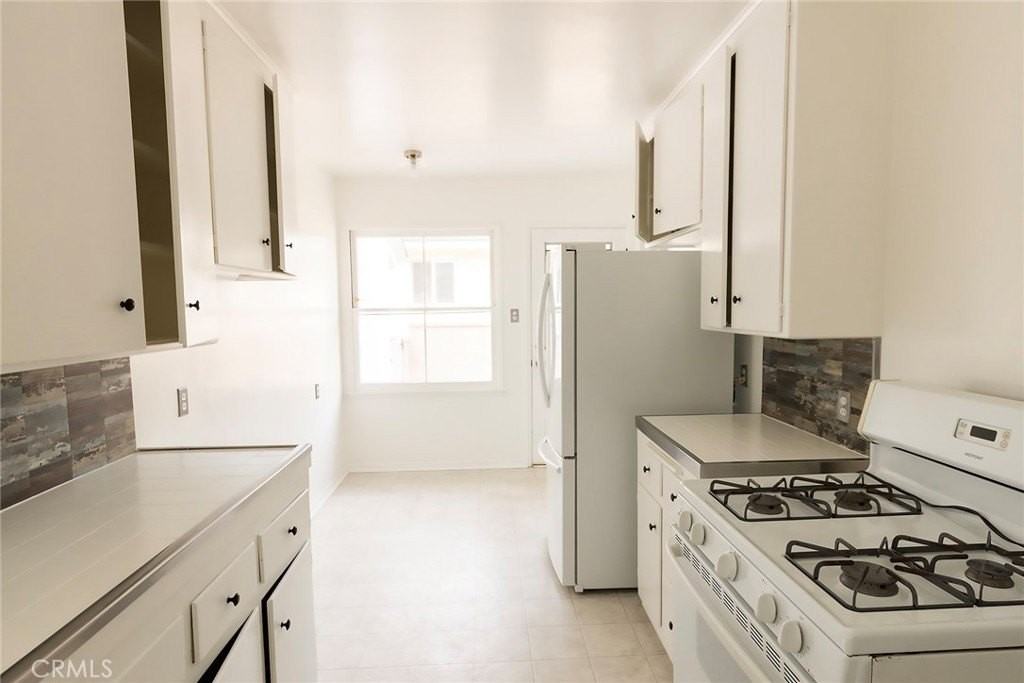 22010 Ocean Ave - Photo 6 of 24