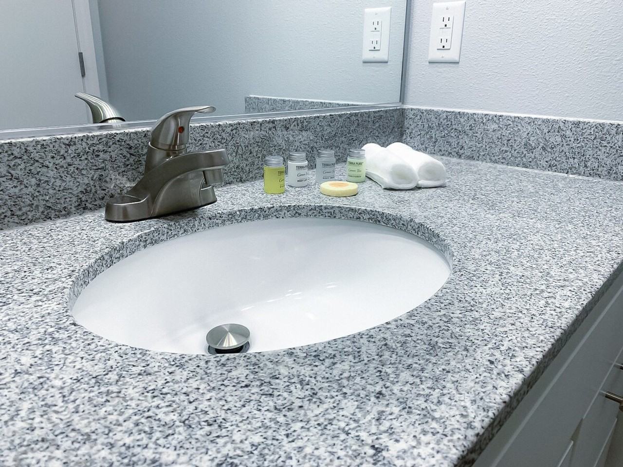 2301 Ingersoll Ave #1036744P - Photo 4 of 39