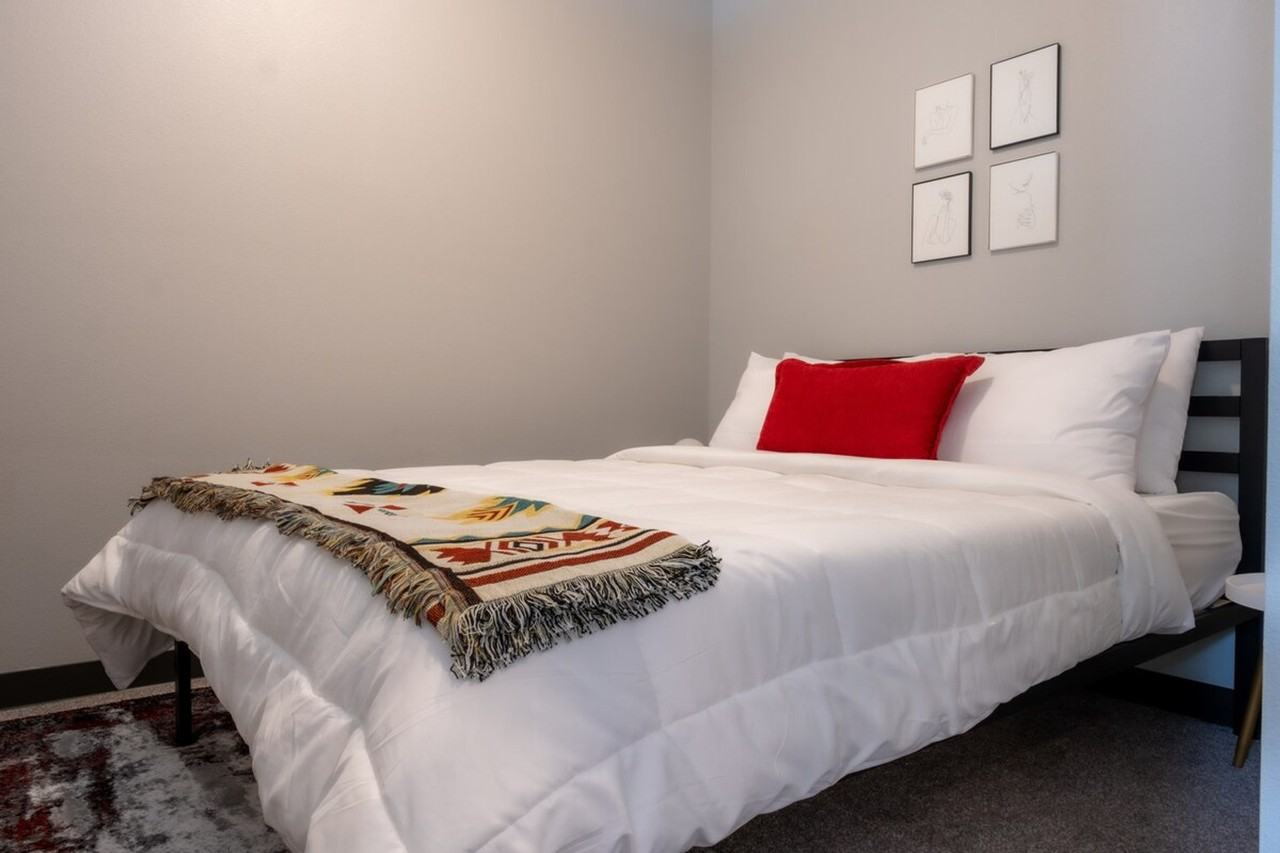 2301 Ingersoll Ave #1036744P - Photo 7 of 39