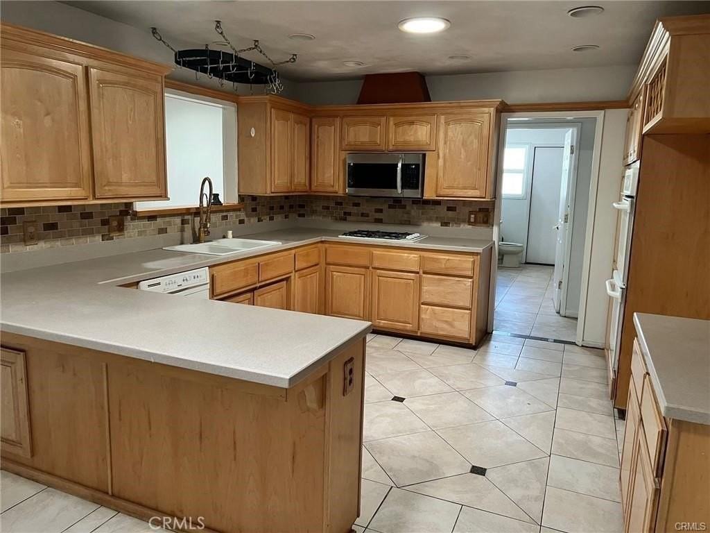 43053 Babcock Ave - Photo 4 of 6