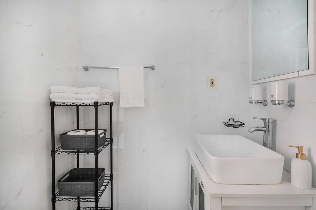 454 W 47th St #1021932P - Photo 5 of 18