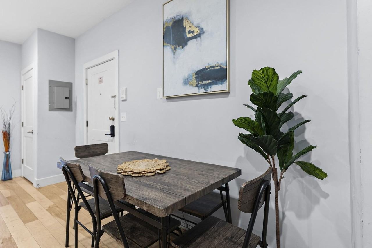 1011 Bennington St #1343283P - Photo 5 of 36