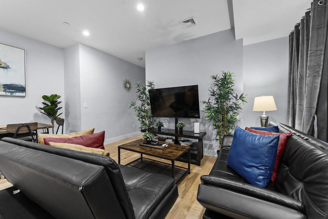 1011 Bennington St #1343283P - Photo 7 of 36