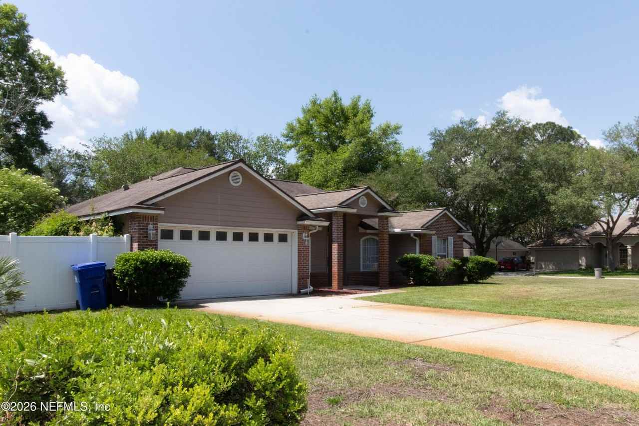 236 Clover Ct - Photo 4 of 37
