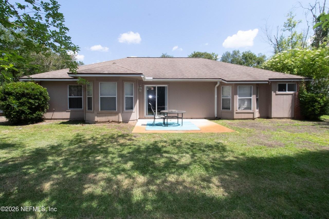 236 Clover Ct - Photo 6 of 37
