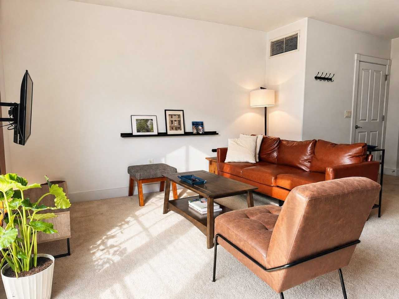 145 N Jackson St #1379019P - Photo 4 of 28