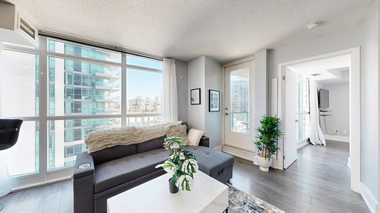 215 Fort York Blvd #1496951P - Photo 2 of 50