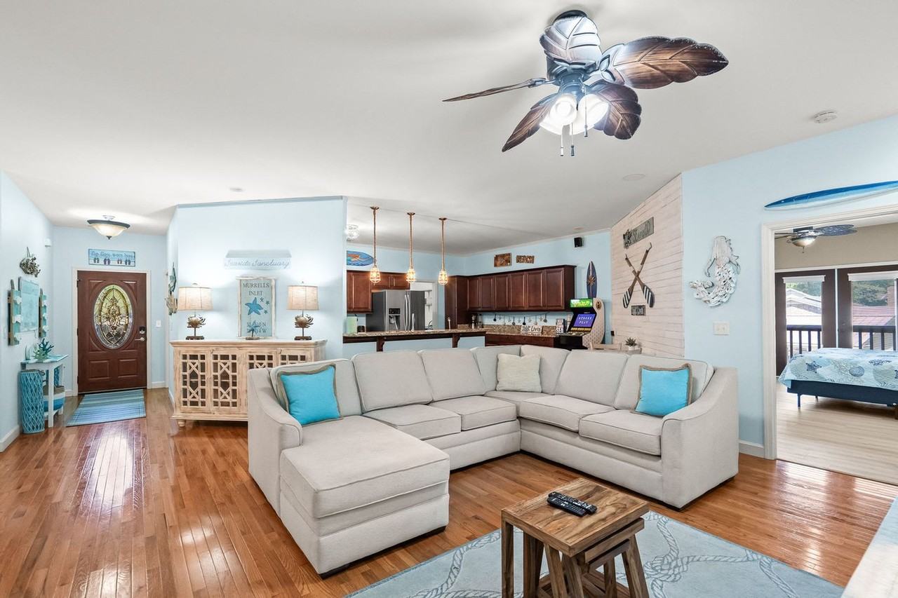 306 Pine St S #1521900P - Photo 5 of 50