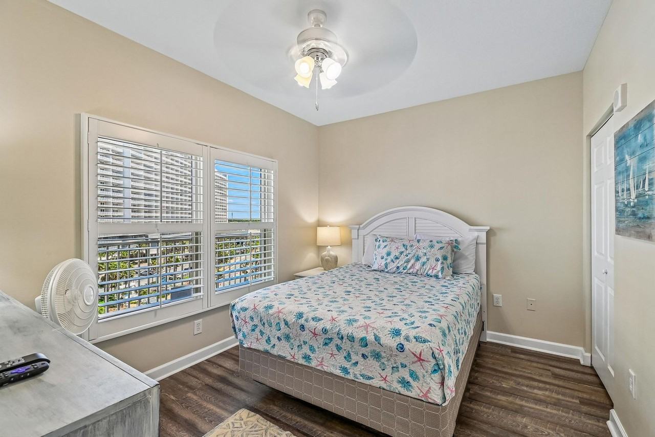 9896 S Thomas Dr #1523365P - Photo 4 of 30