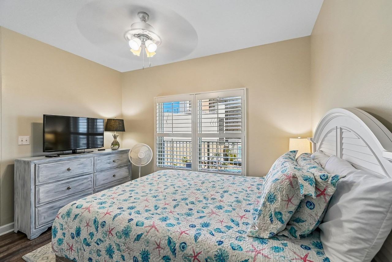 9896 S Thomas Dr #1523365P - Photo 5 of 30
