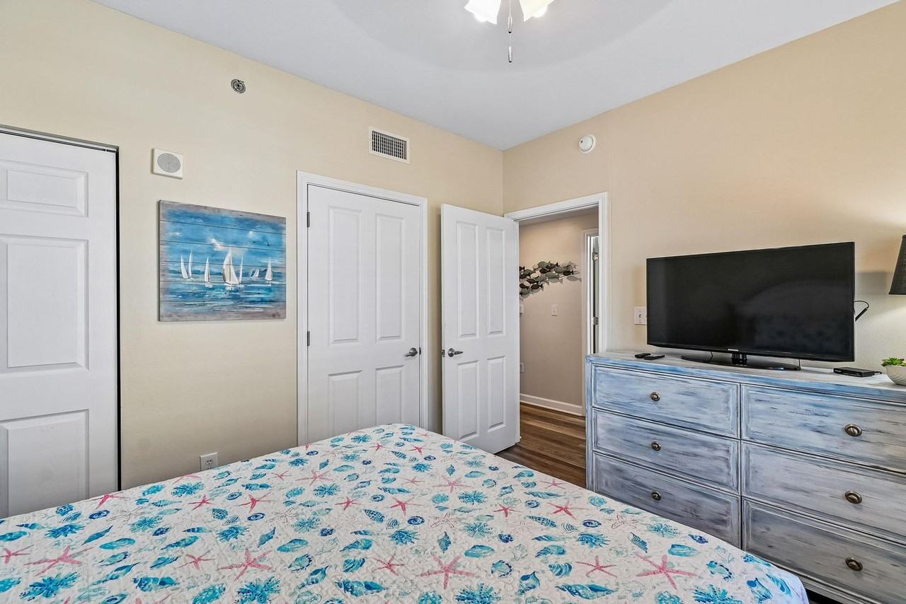 9896 S Thomas Dr #1523365P - Photo 6 of 30