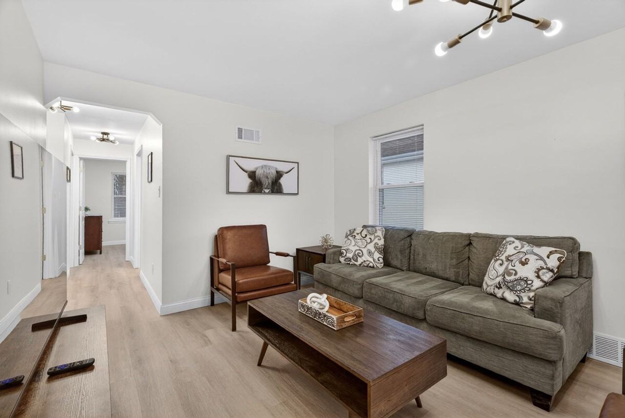 9011 Gedde Ave #1526909P - Photo 7 of 40