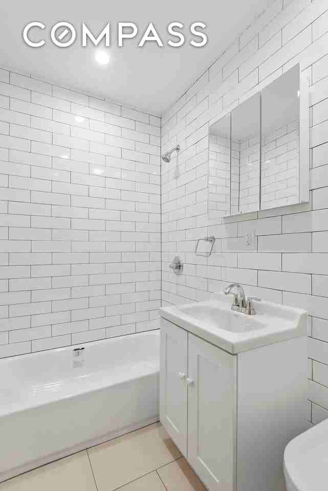 205 W 10th St #2B - Photo 7 of 7