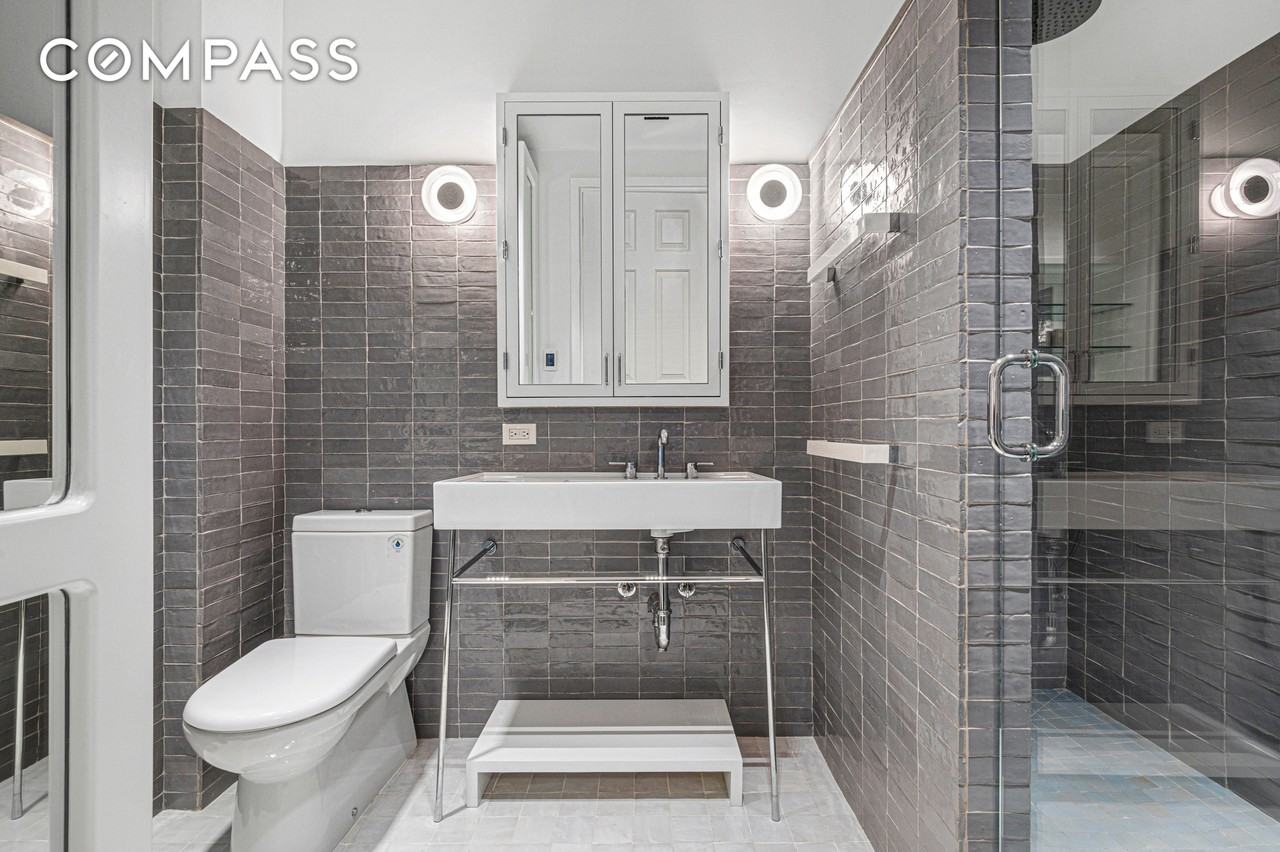 66 Leonard St #4E - Photo 5 of 10