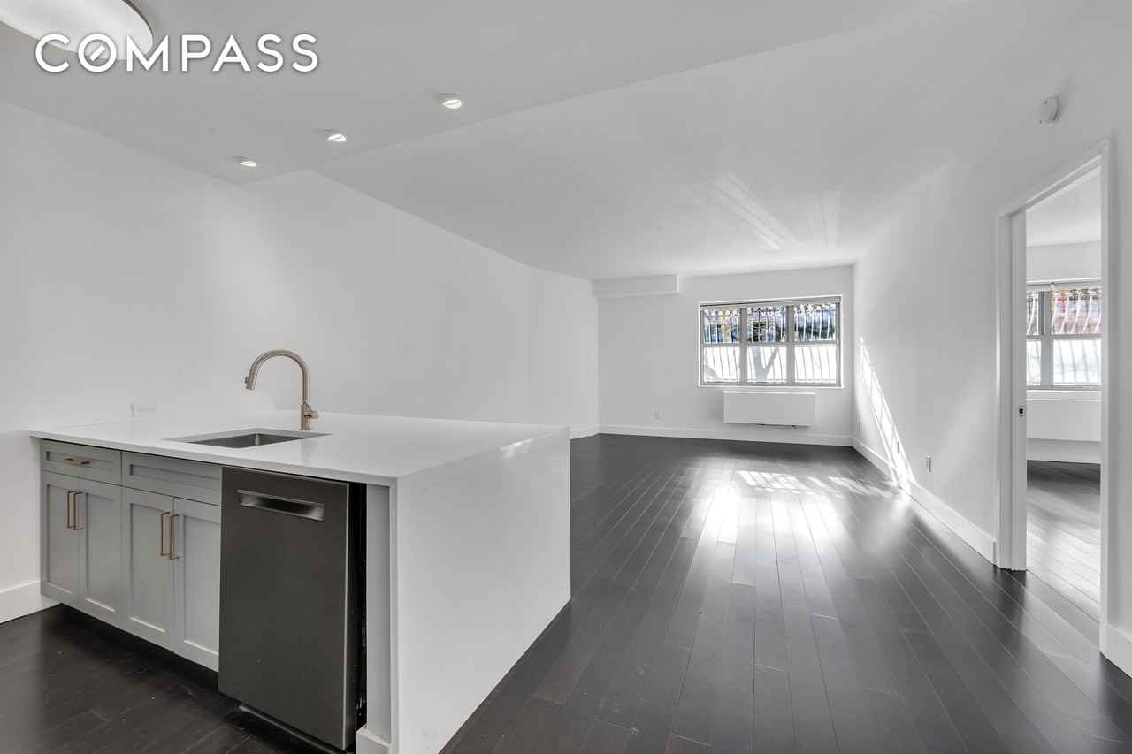 516 W 47th St #S1B - Photo 3 of 16
