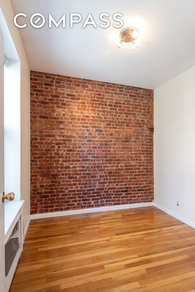 710 Amsterdam Ave #5D - Photo 2 of 6