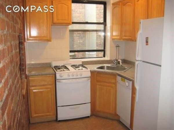 710 Amsterdam Ave #5D - Photo 5 of 6