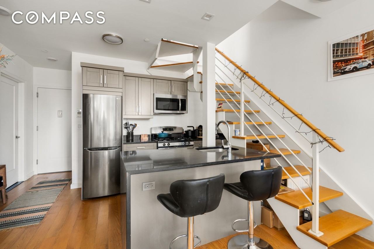 721 Metropolitan Ave #4L - Photo 2 of 6