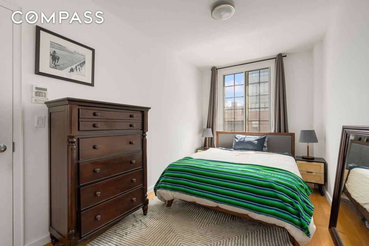 721 Metropolitan Ave #4L - Photo 3 of 6