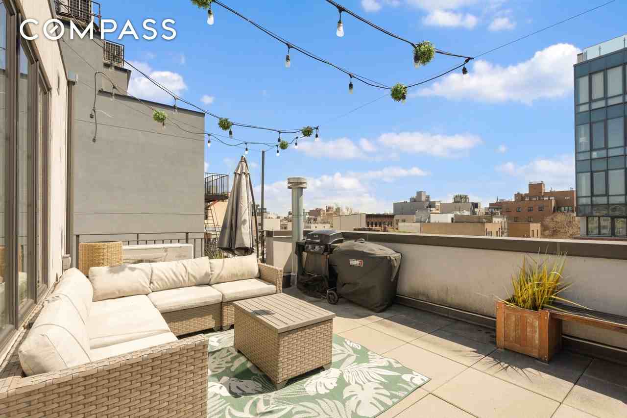 721 Metropolitan Ave #4L - Photo 4 of 6