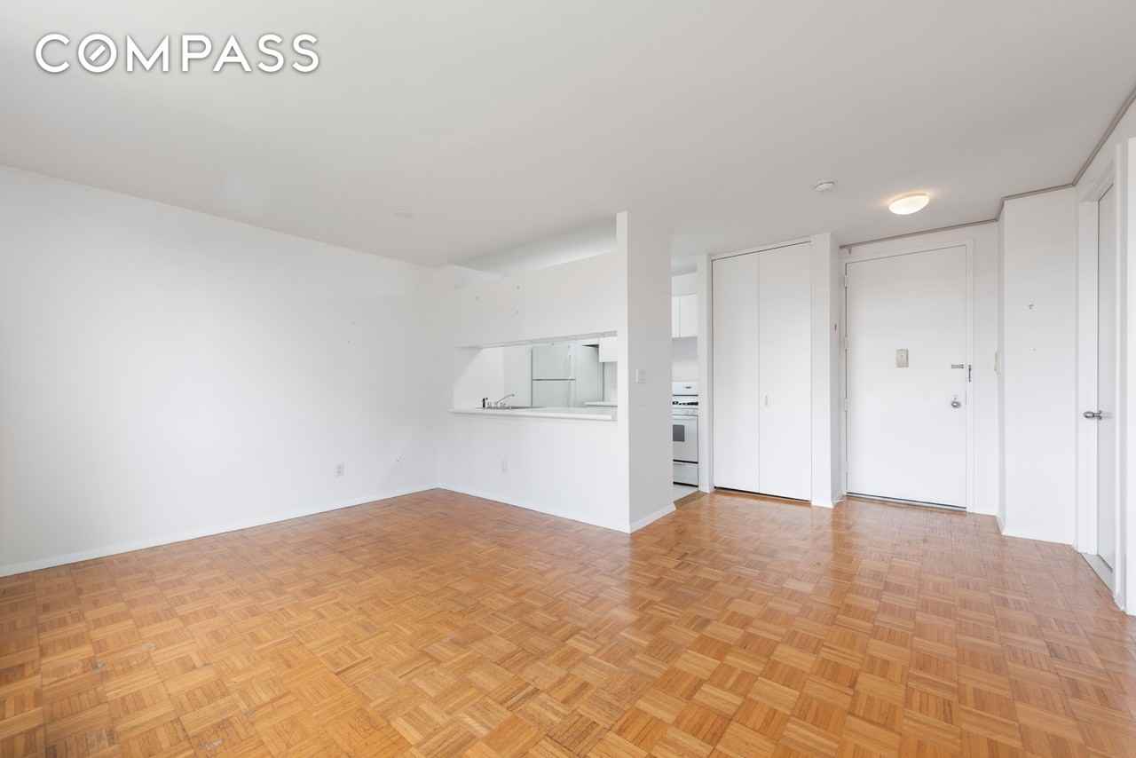250 S End Ave #9A - Photo 6 of 7