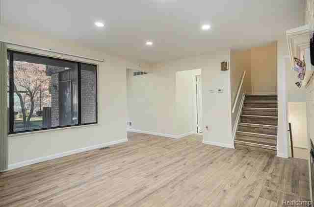 37313 Clubhouse Dr - Photo 3 of 23