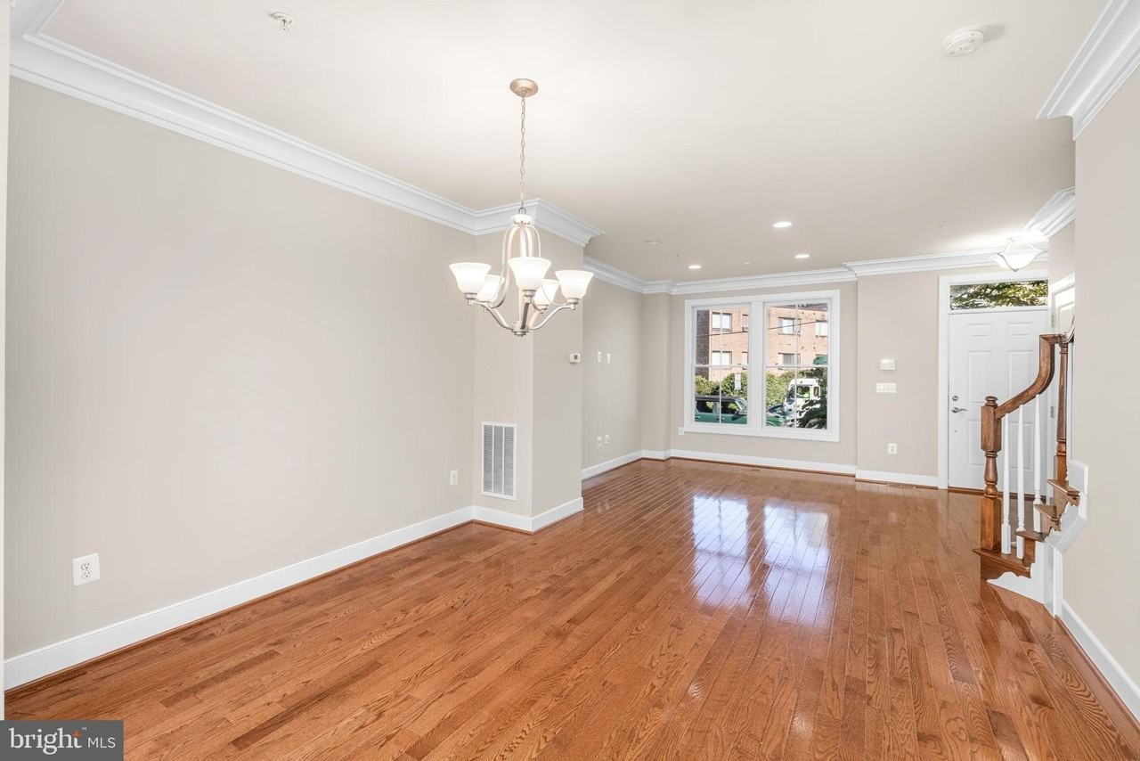 4458 Macarthur Blvd Nw - Photo 3 of 20