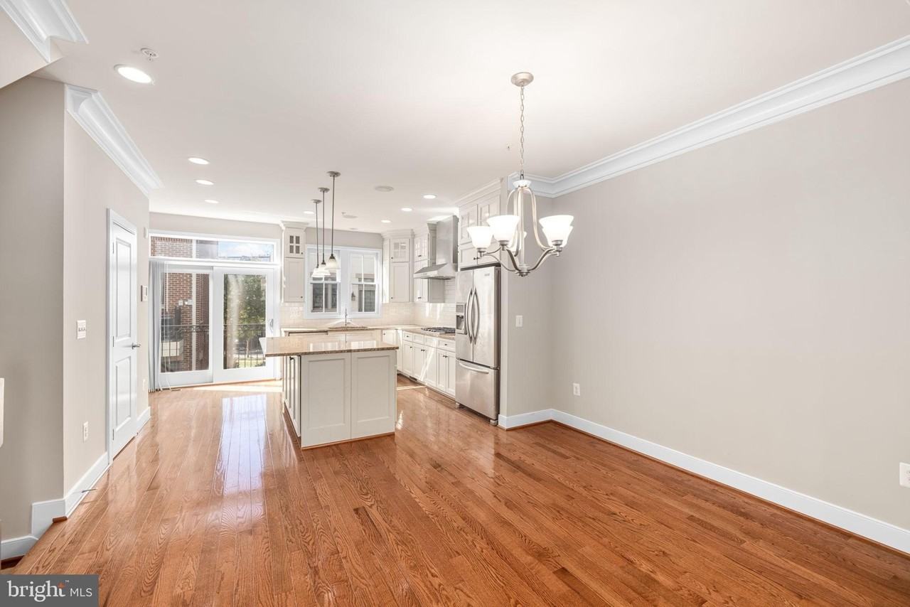 4458 Macarthur Blvd Nw - Photo 4 of 20