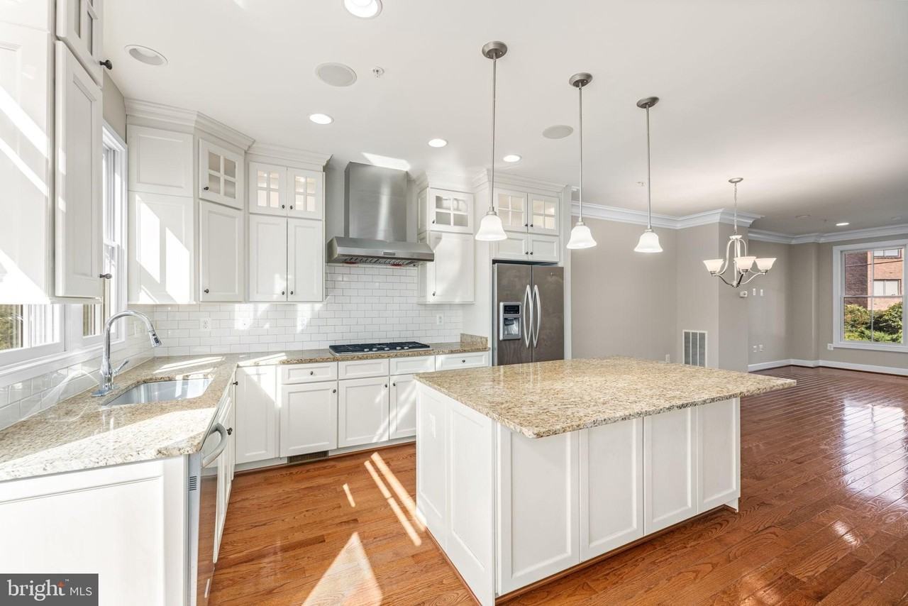 4458 Macarthur Blvd Nw - Photo 5 of 20