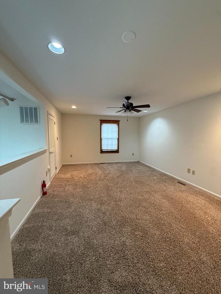339 Georgia Ct - Photo 2 of 12