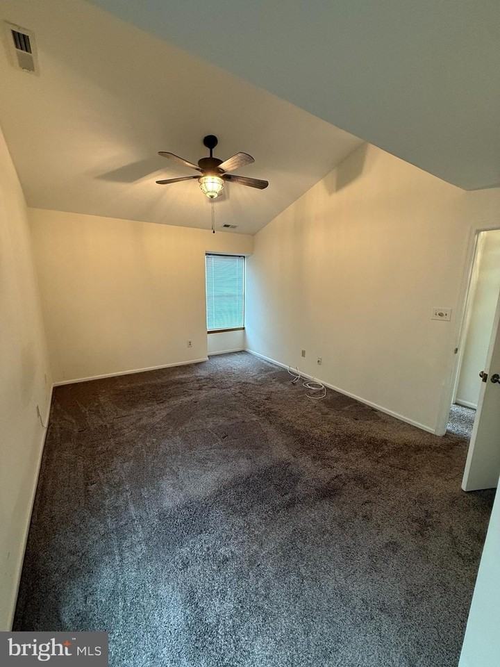 339 Georgia Ct - Photo 3 of 12