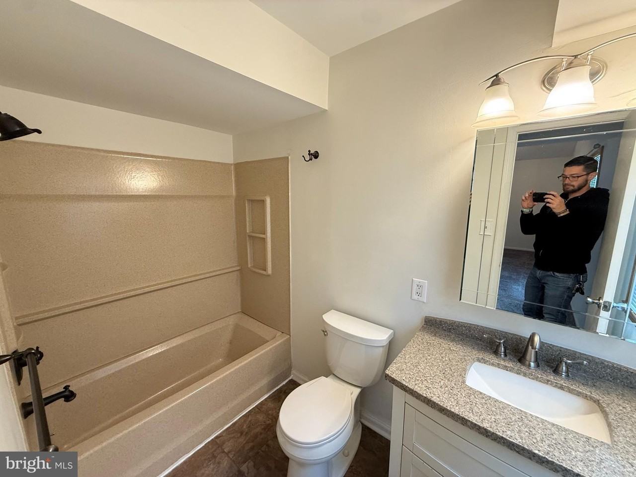 339 Georgia Ct - Photo 4 of 12
