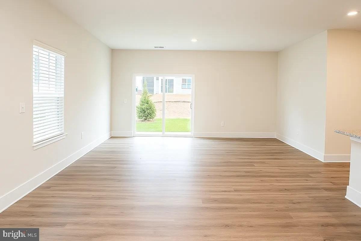 124 Manasquan Way - Photo 5 of 30