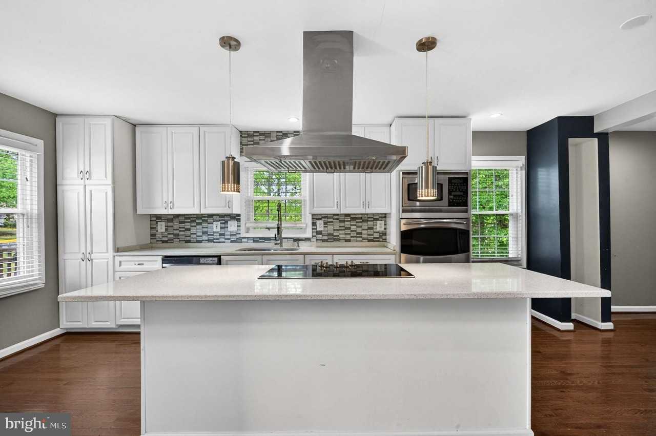 16611 Geddy Ct - Photo 4 of 32