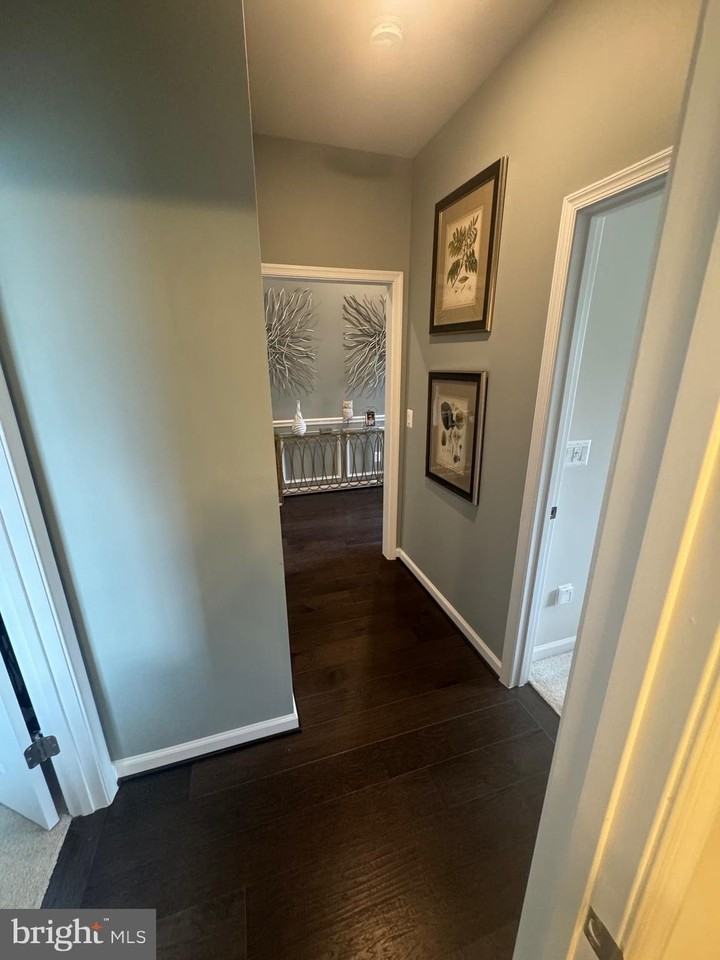 9825 White Oak Swamp Ct - Photo 5 of 31