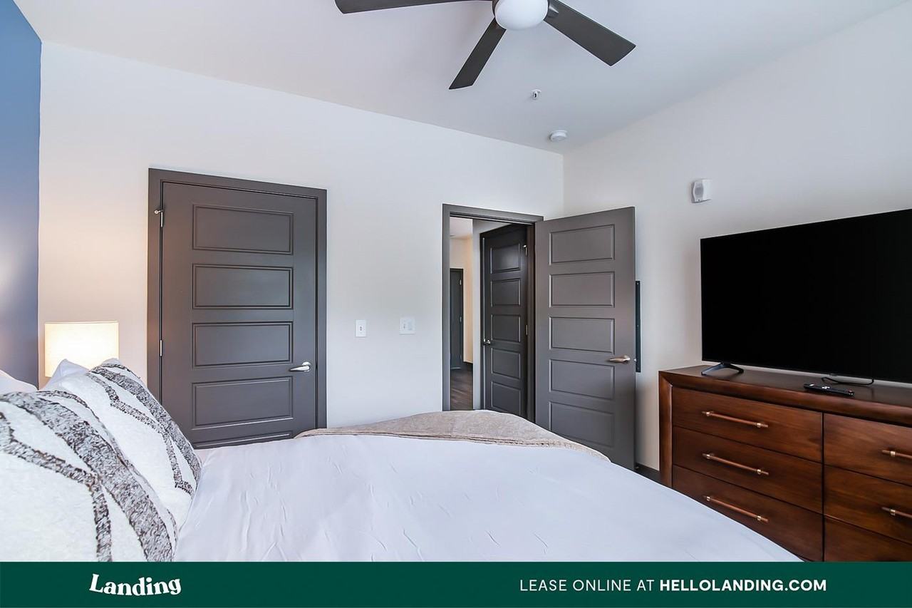 9500 Williamsburg Plaza - Photo 7 of 50