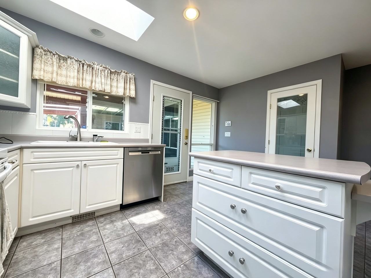 7877 168 St #1 - Photo 5 of 18