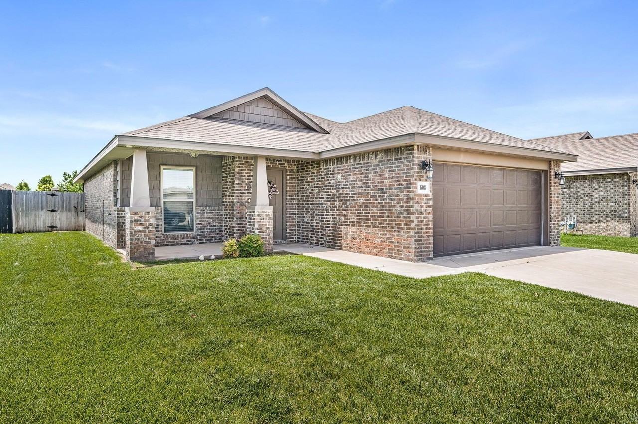 608 Lochridge - Photo 2 of 18