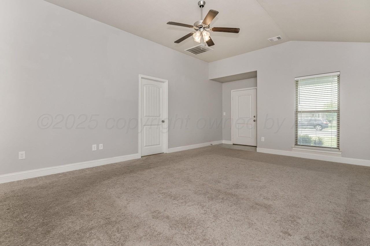 608 Lochridge - Photo 4 of 18