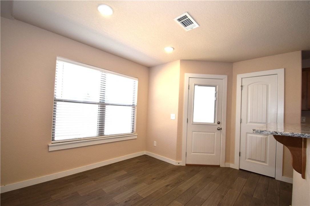 1572 Sandpiper St - Photo 3 of 20