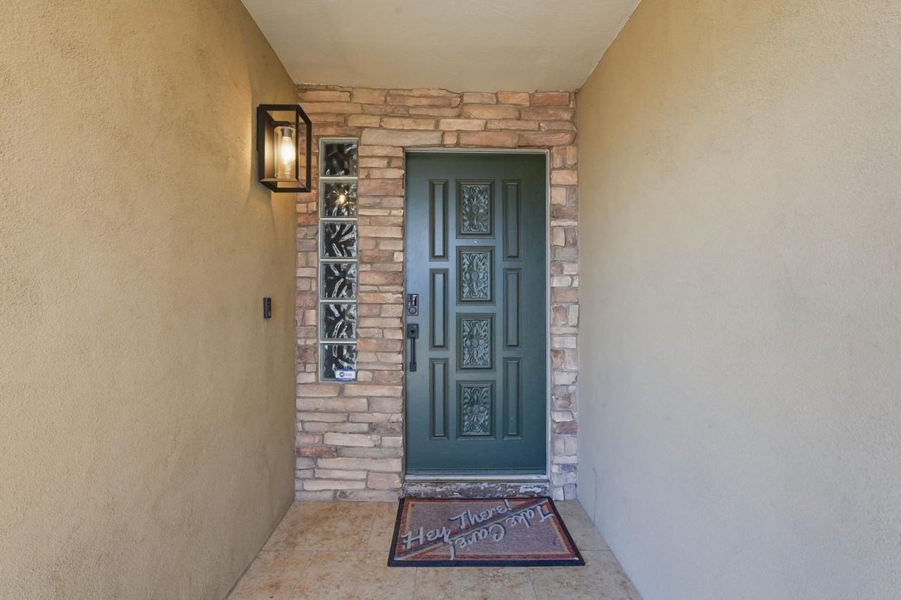 2051 E Pueblo Ave - Photo 3 of 32