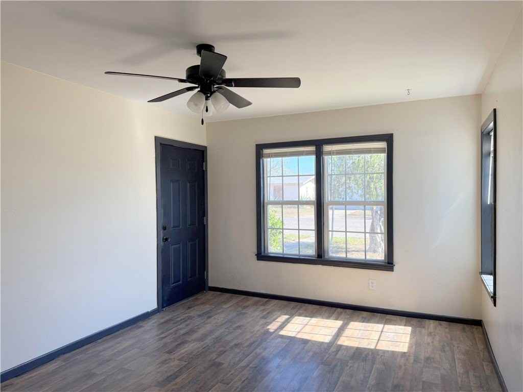321 S Wanda Dr - Photo 2 of 12