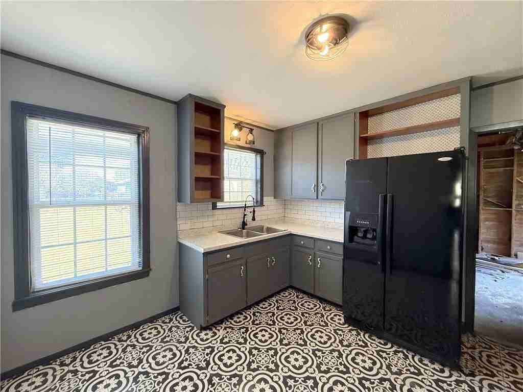 321 S Wanda Dr - Photo 3 of 12