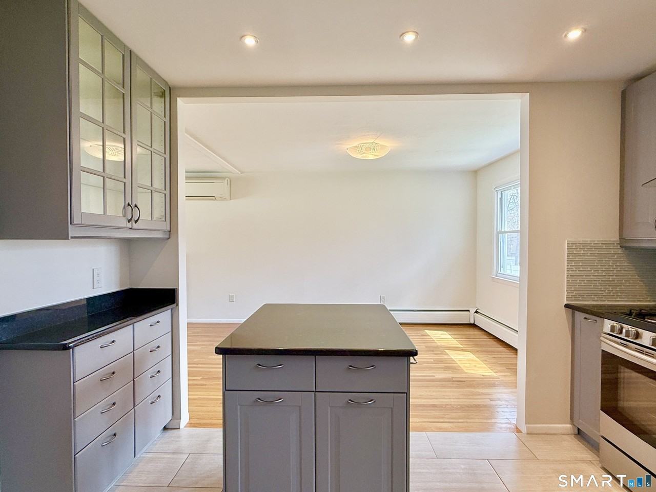 47 Fuller Dr - Photo 5 of 40