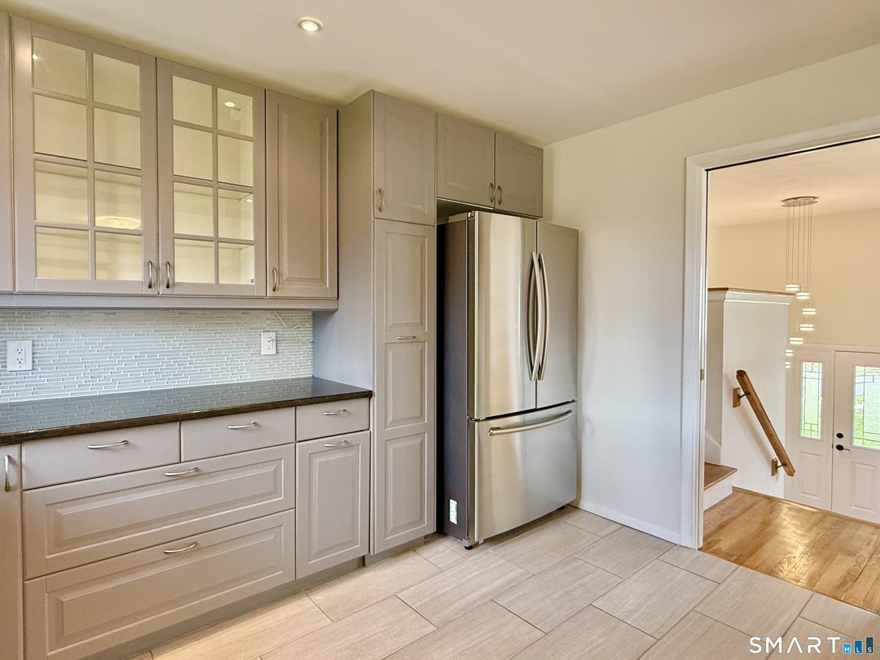 47 Fuller Dr - Photo 6 of 40
