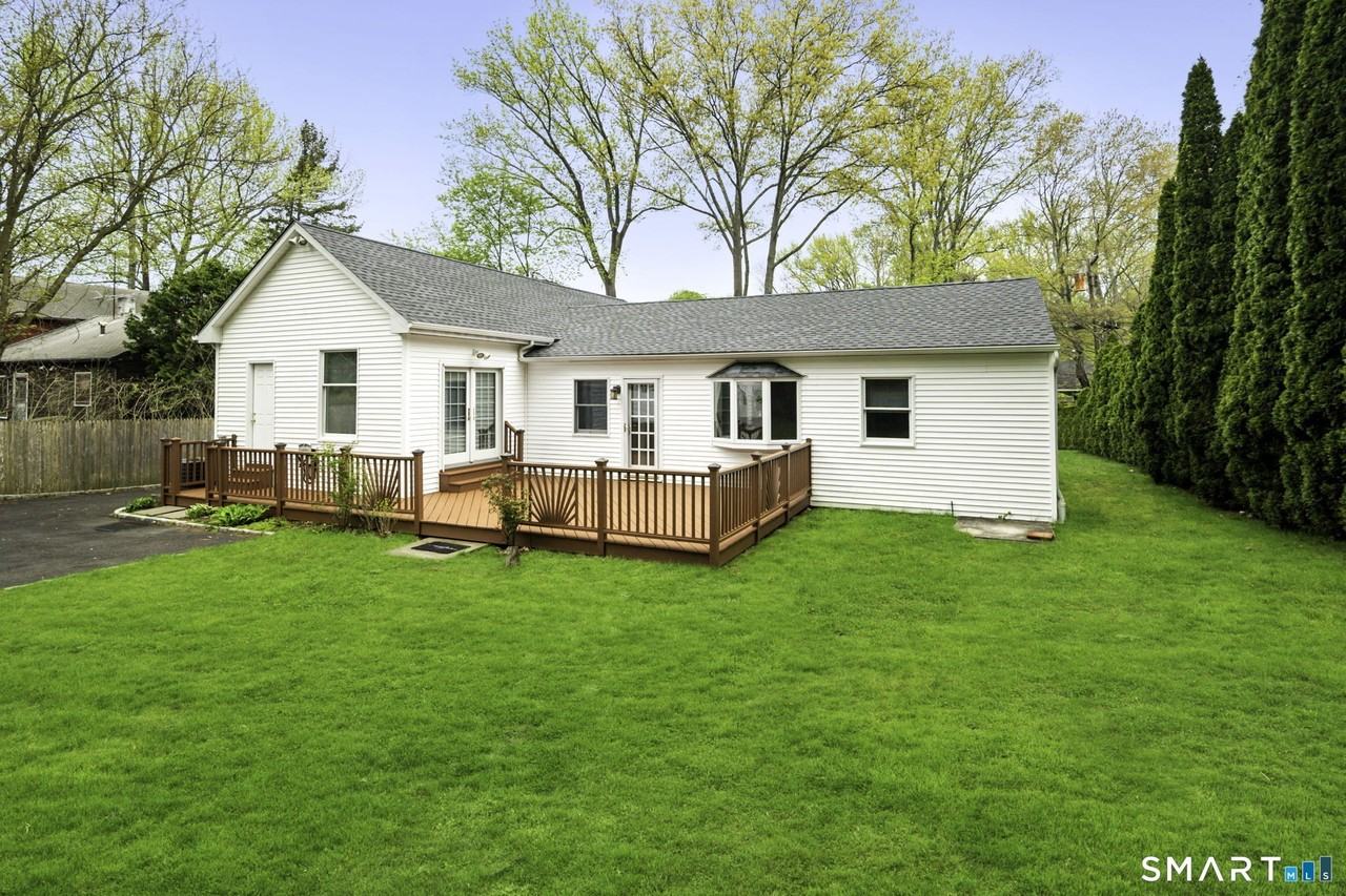 33 Circle Dr - Photo 3 of 22